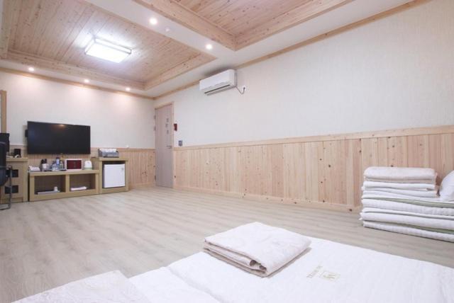 Yeosu Mj Motel Bagian luar foto