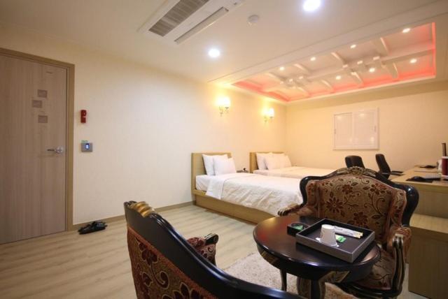 Yeosu Mj Motel Bagian luar foto
