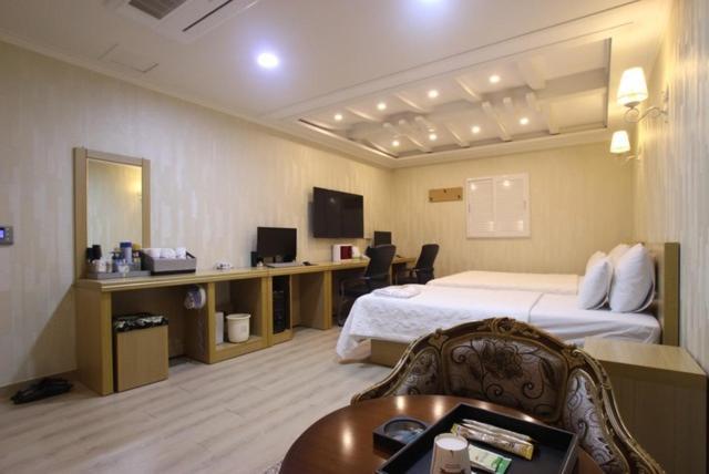Yeosu Mj Motel Bagian luar foto