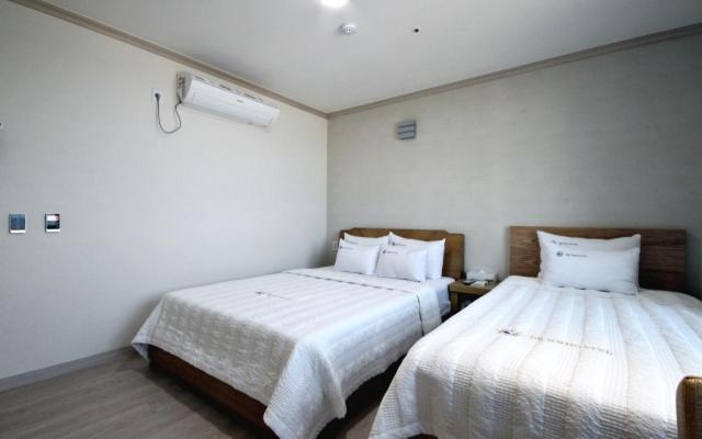 Yeosu Mj Motel Bagian luar foto