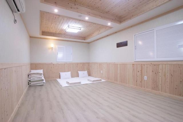 Yeosu Mj Motel Bagian luar foto